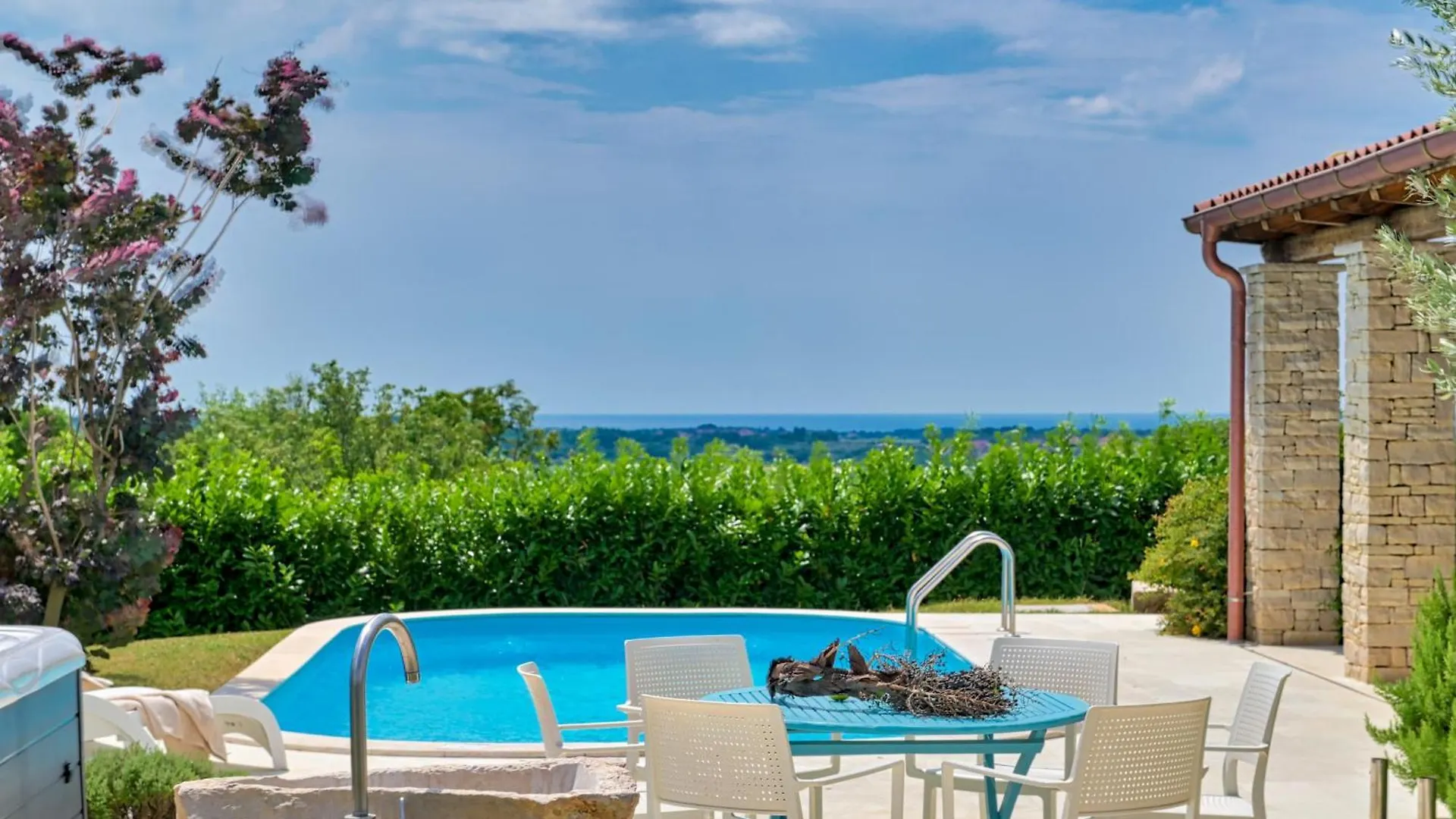 Villa Figlica For 6 People Near Umag With Private Pool, Jacuzzi & Sea View - Pet Friendly Vilanija