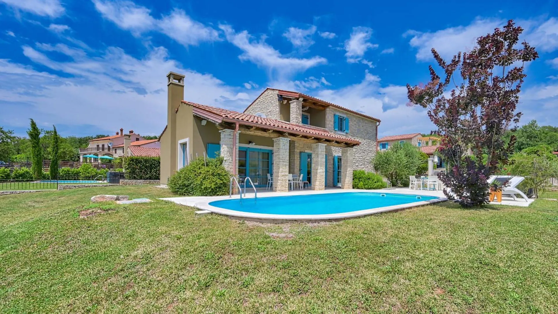 Villa Figlica For 6 People Near Umag With Private Pool, Jacuzzi & Sea View - Pet Friendly location